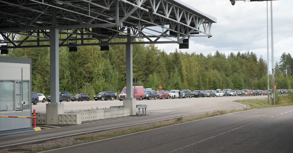 Finlandiya, sınır ötesi trafik arttıkça Rusları yasaklamayı düşünüyor