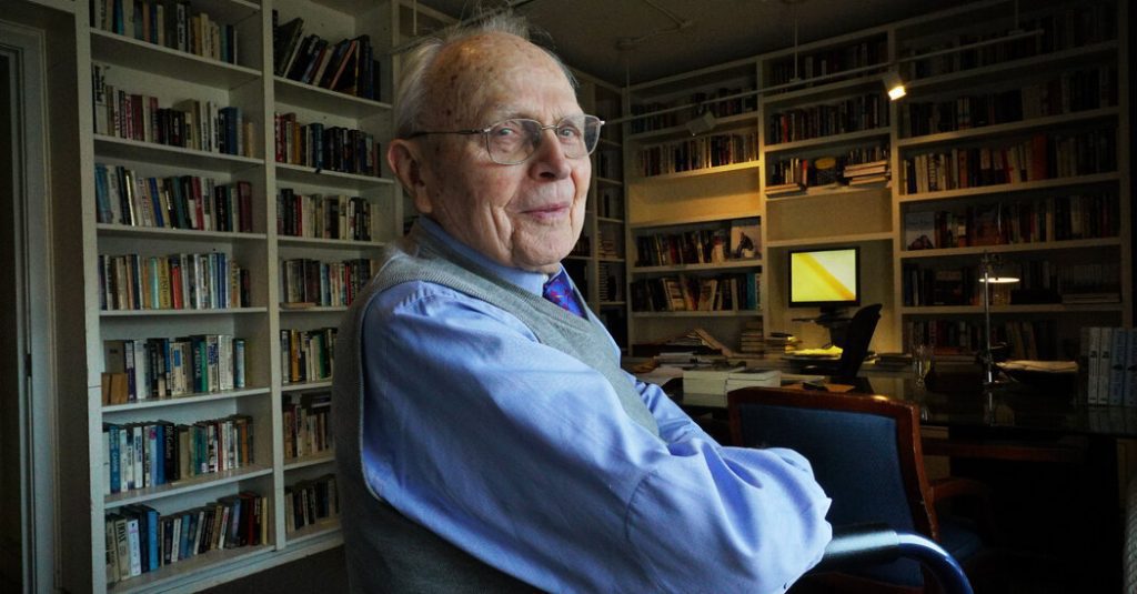 İlk edebi ajan olan Sterling Lord, 102 yaşında öldü.