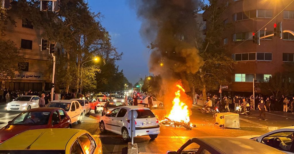 İran'da protestolar yoğunlaşırken ölü sayısı artıyor