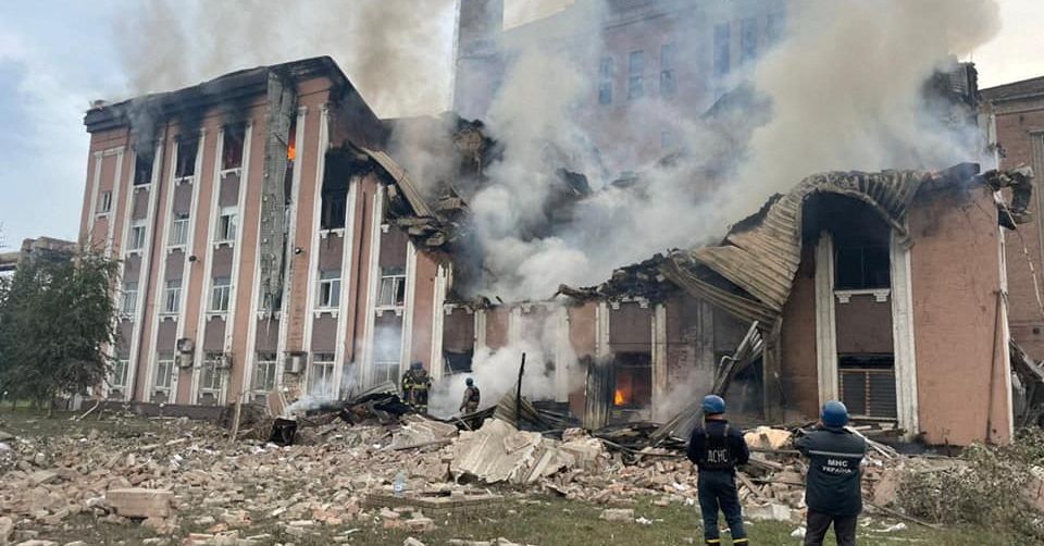 Rusya, ön saflarda yaşanan gerilemelerin ardından Ukraynalı sivil hedefleri bombalamayı genişletiyor
