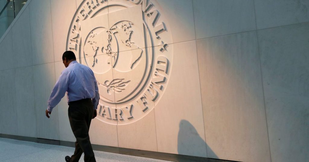 IMF, finans yetkilileri bir araya geldikçe yavaşlayan büyüme ve artan piyasa riskleri konusunda uyardı