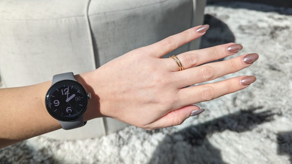 Fitbit incelemeli Google First Pixel Watch: Çok az, çok geç