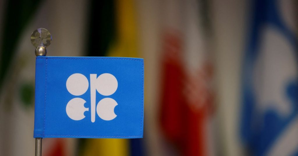 OPEC+ üyeleri, ABD'nin zorlama çağrılarının ardından üretim kesintilerini desteklemek için sıraya girdi
