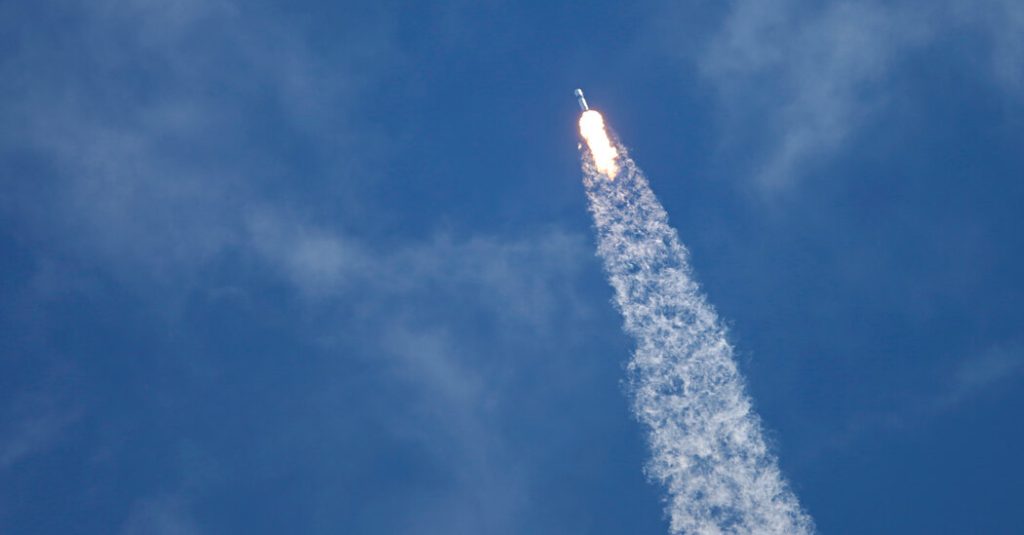 SpaceX, Crew-5 uzay görevinde bir Rus kozmonotu fırlattı