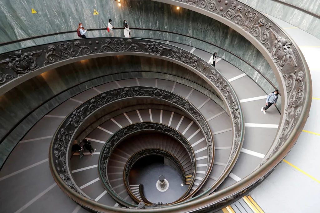 Vatikan polisi bir müzede antik Roma büstlerini parçalayan bir turisti tutukladı