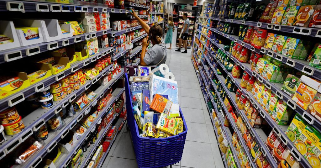 Yetkililer zor seçimlerle karşı karşıya kalırken, Avrupa'da enflasyon %10,7 ile rekor seviyeye ulaştı