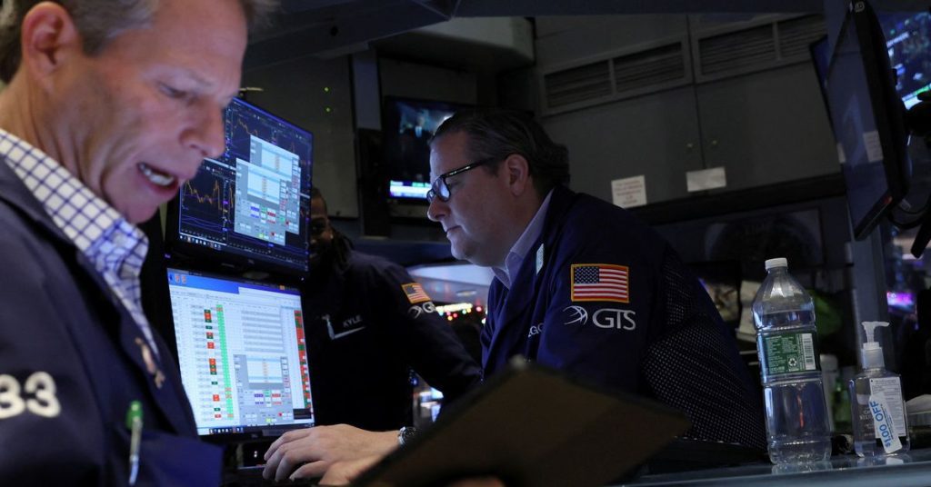Yatırımcılar ekonomik verileri sindirirken Wall Street düşüşle kapandı