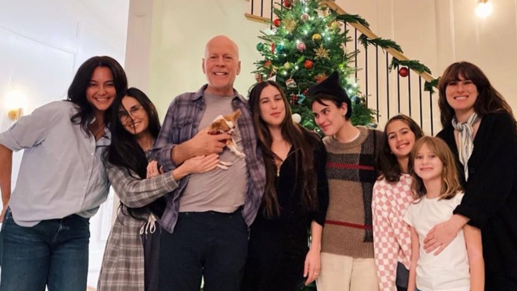 Demi Moore, tatil öncesi Bruce Willis ile ender aile fotoğrafını paylaşıyor: "Tatil havasına girin!"